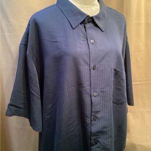 Van Heusen short sleeve button down shirt,Size 3XLT, in good condition